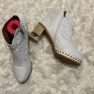 Women's White Studded Ankle Boots Size 8.5 see chart in photo